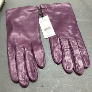 NWT Lord & Taylor Leather Gloves lined in Silk women’s size 8.5